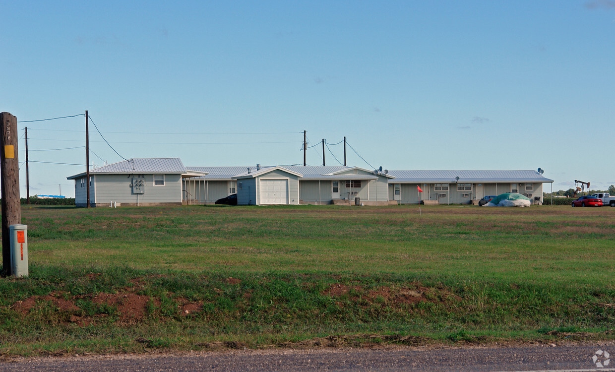 Building Photo - 5909 E Fm-40