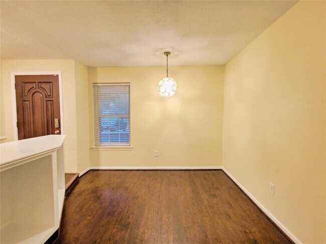 Foto del edificio - 2707 Lazy Spring Dr
