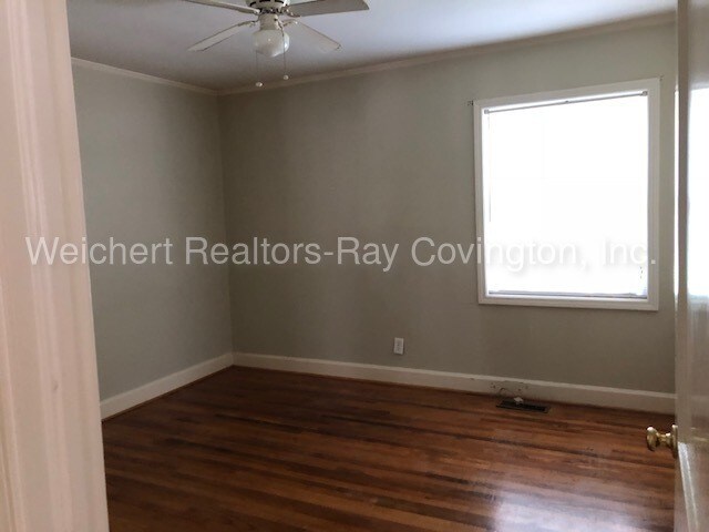 Building Photo - 2 bed 1 bath in Rosewood