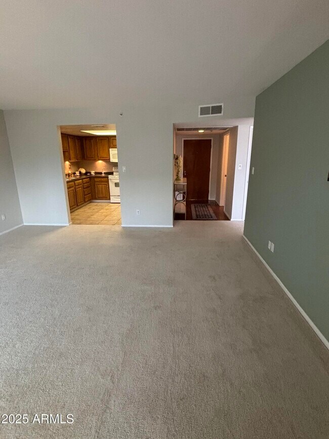 Foto del edificio - 7840 E Camelback Rd