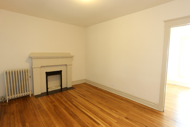 Foto del edificio - Appealing 2 Bedroom, 1 Bath in Uptown (Rac...