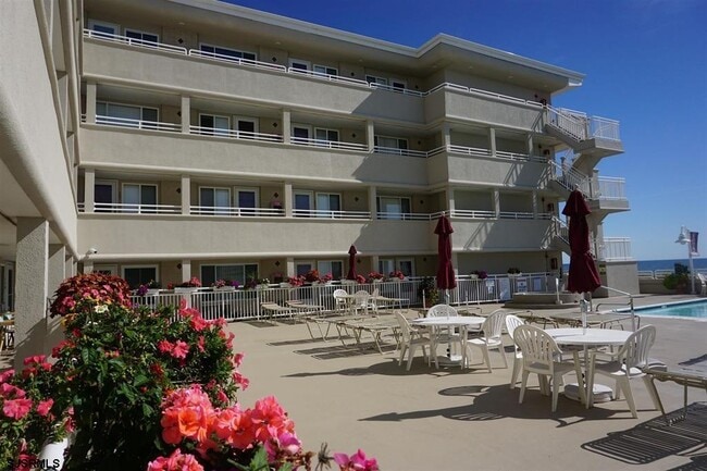 Building Photo - 5300 Boardwalk