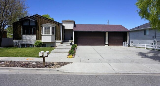 Building Photo - 5256 W 3830 S