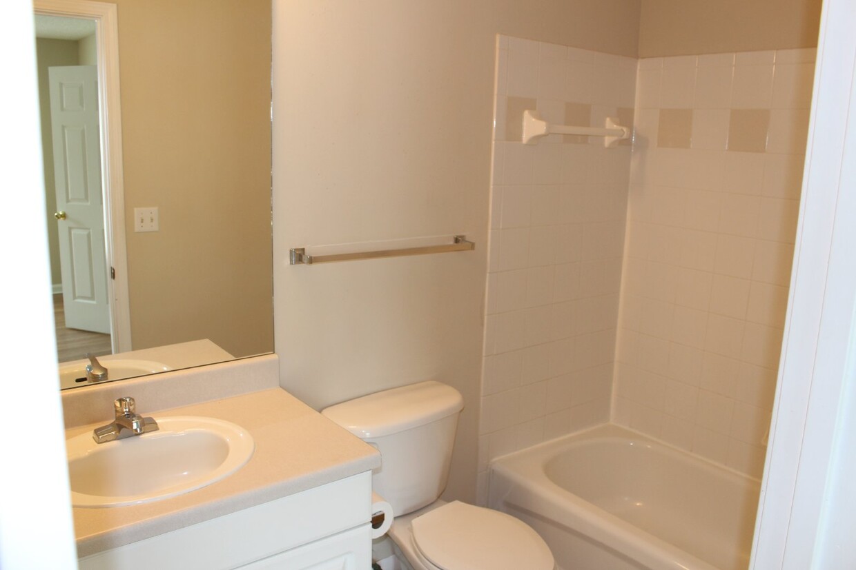 Foto principal - 100 Kensington Blvd