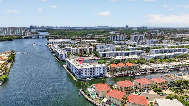 Foto del edificio - 4000 NE 170th St