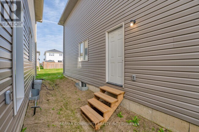 Building Photo - 7 Millcreek Dr