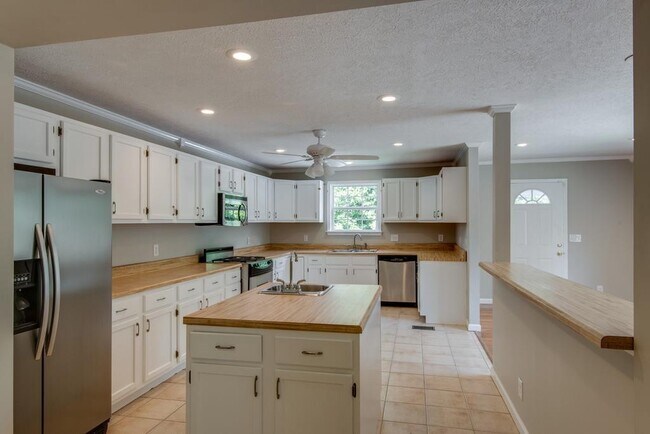 Foto del edificio - 918 Sutton Hill Rd