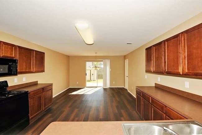 Building Photo - 1316 Macaw Ct