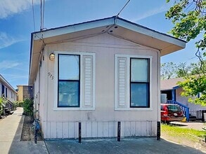 Building Photo - 979 45th St