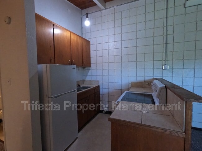 Building Photo - 608B Parker Street