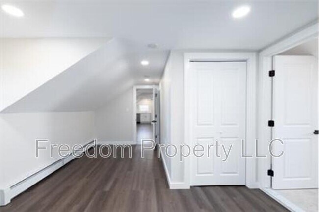 Foto del edificio - 28 Aircraft Rd