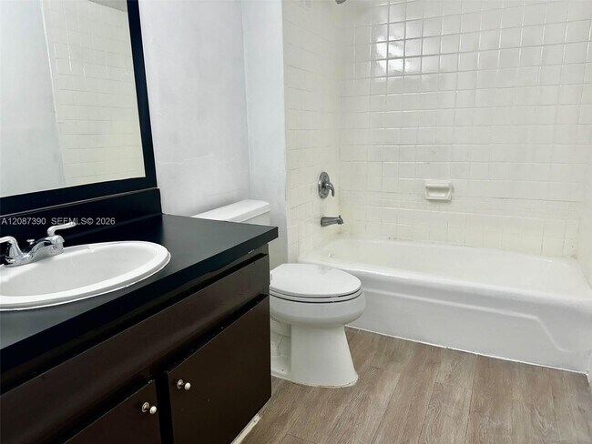 Foto del edificio - 4540 NW 79th Ave