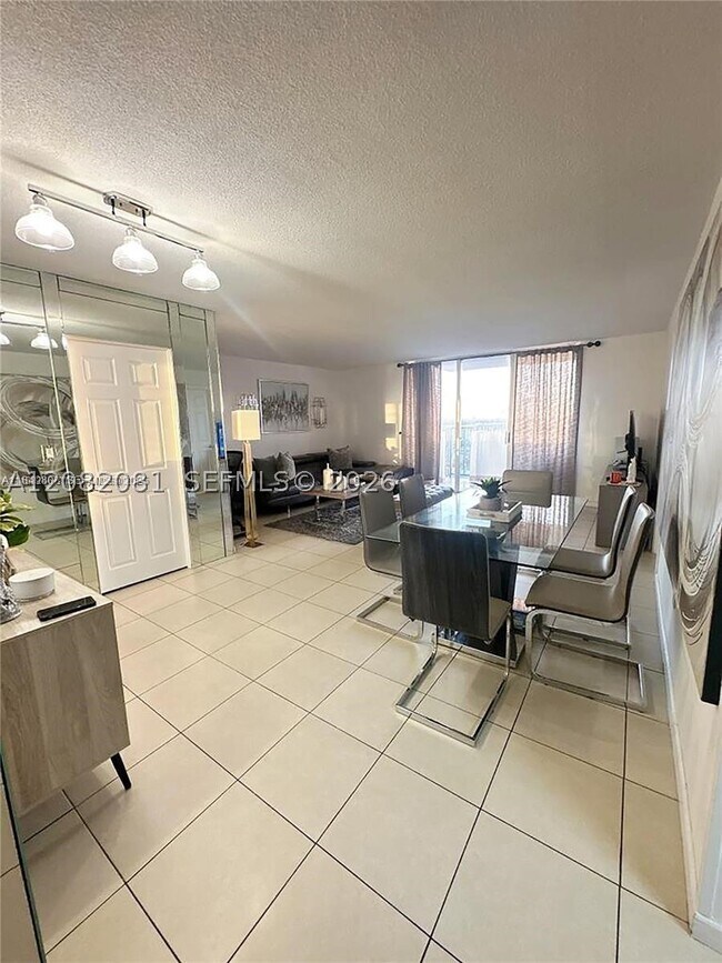Foto del edificio - 2750 NE 183rd St