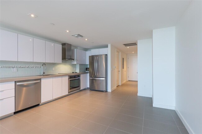 Building Photo - 1600 NE 1st Ave