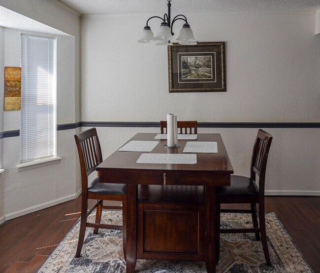 Building Photo - Updated 3-Bedroom with Vaulted Ceilings and Corner Lot Charm