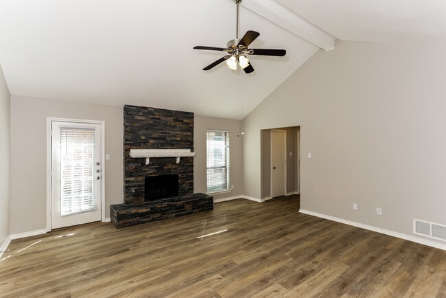 Building Photo - 3309 Sara Dr