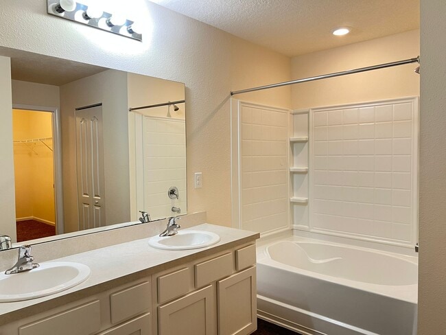 Foto del edificio - 849 Cameron Oaks Pl
