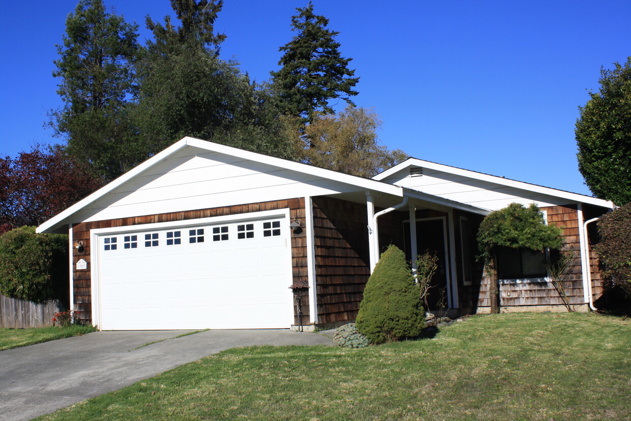 Primary Photo - 1959 Holly Dr