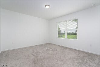 Building Photo - 42380 Cascade Dr