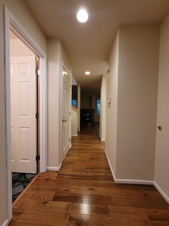 Foto del edificio - 2 Bedroom Townhome in Desirable Summerwind!