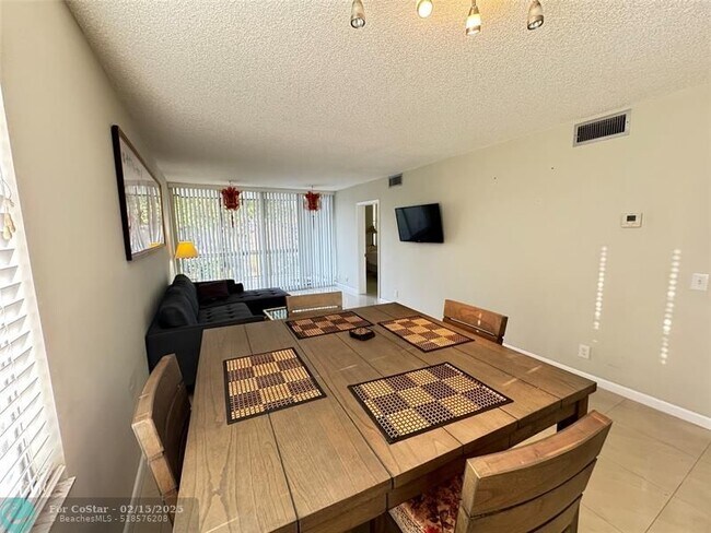 Building Photo - 8411 Forest Hills Dr