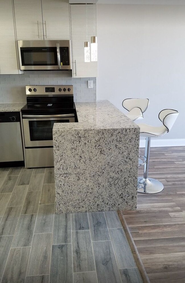 Building Photo - 5455 N Sheridan Rd