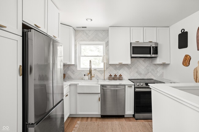 Building Photo - 651 Birch Ave