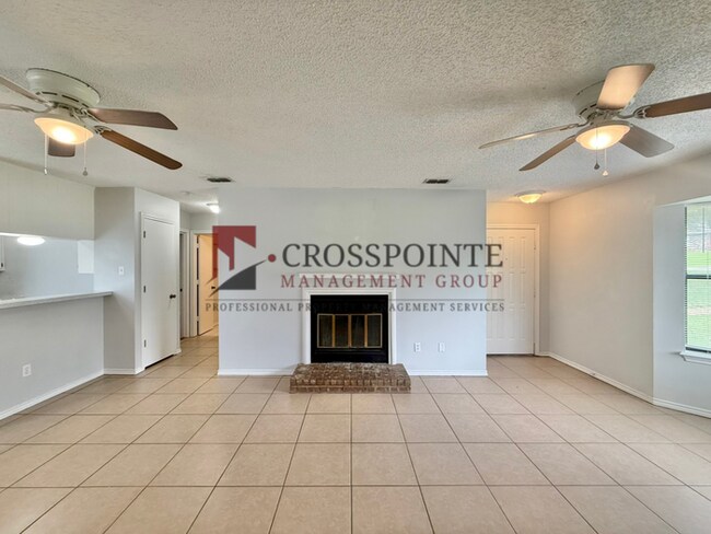 Foto del edificio - Charming 2 Bed, 1 Bath Duplex!