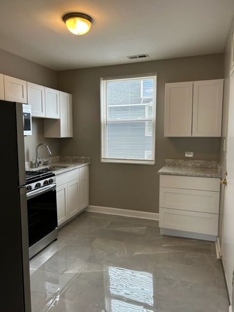 Building Photo - 2037 N Kildare Ave