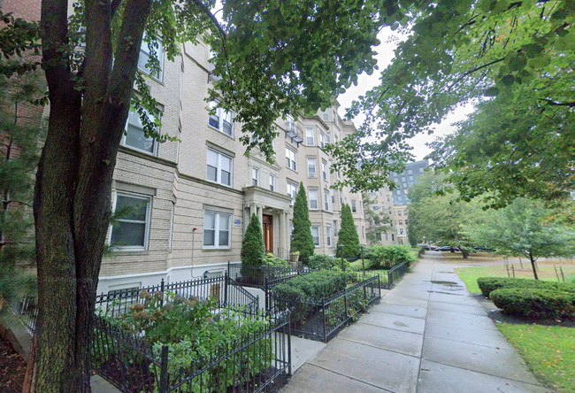 Building Photo - 41 Park Dr