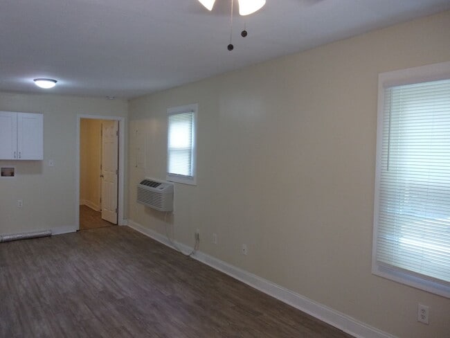 Building Photo - Renovated 1 Bedroom 1 Bath Duplex near Dow...