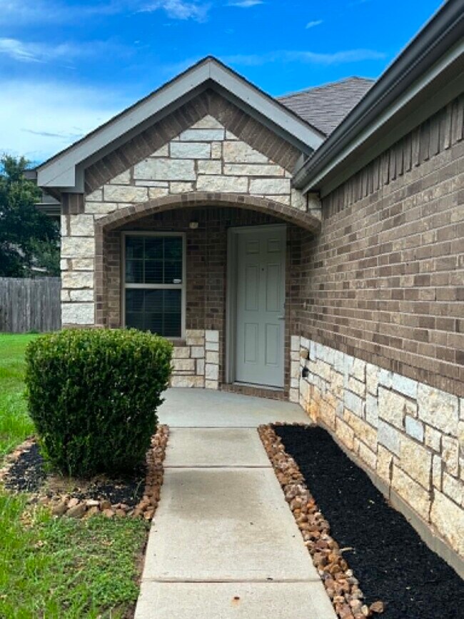 Building Photo - 1707 Hickory Burl Ln