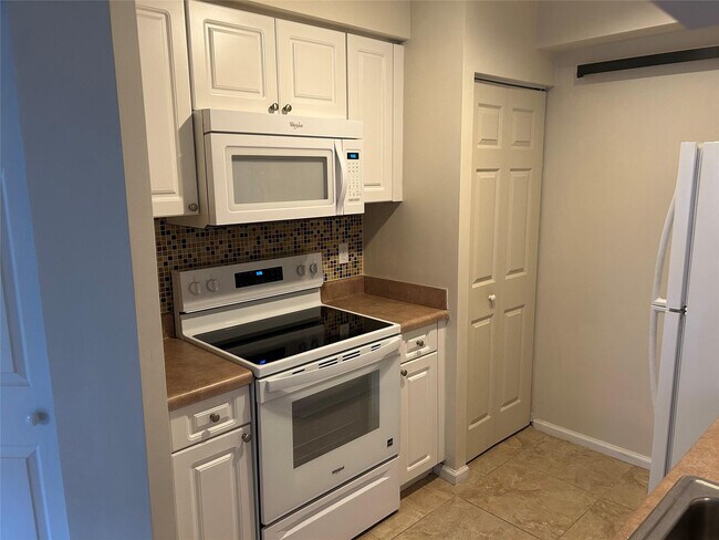 Foto del edificio - 17150 N Bay Rd