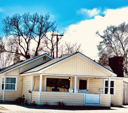 Building Photo - 742 W Plumb Ln