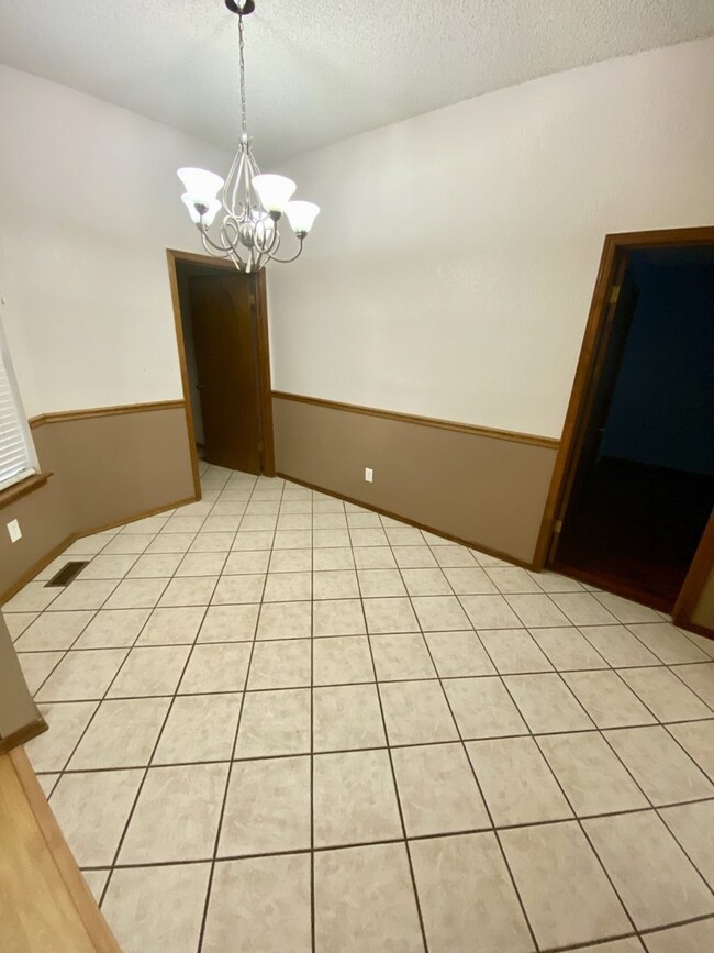 Foto del edificio - Storm Shelter! 3 bed 2 bath 2 car garage h...