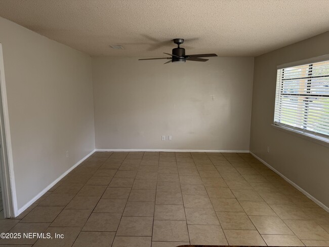 Foto del edificio - 1335 Violet St