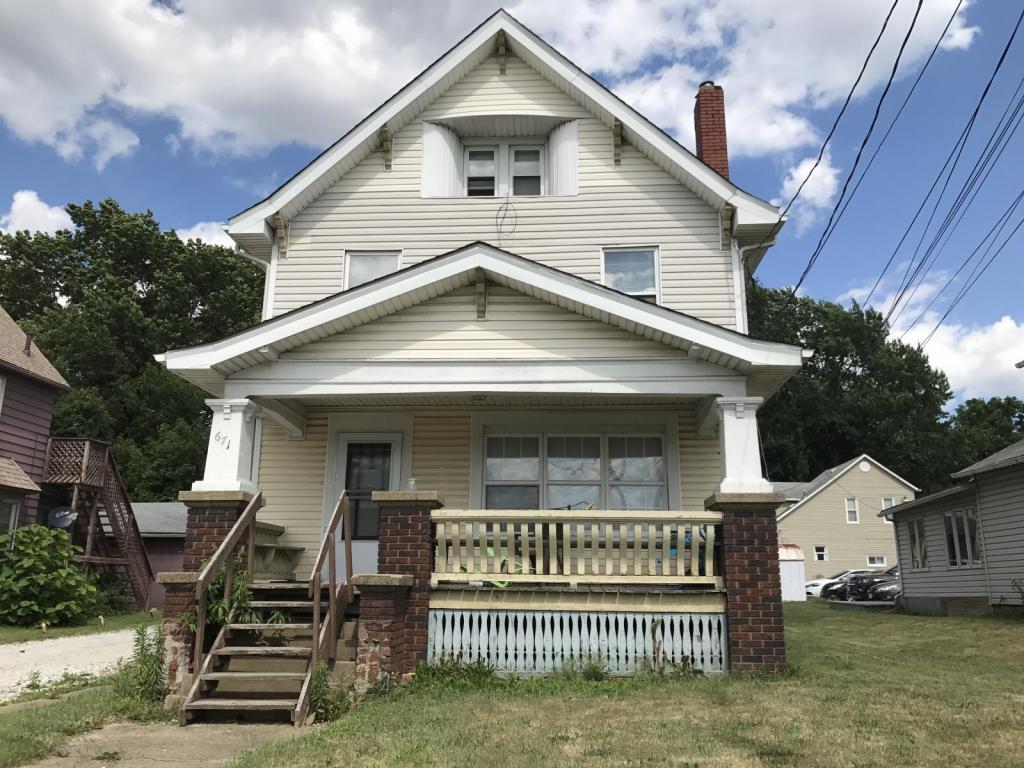 Primary Photo - 671 Grant St