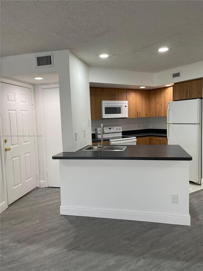 Foto del edificio - 12400 Vista Isles Dr