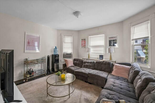 Foto del edificio - 4 bedrooms, 2 bathrooms, legal for 8 people