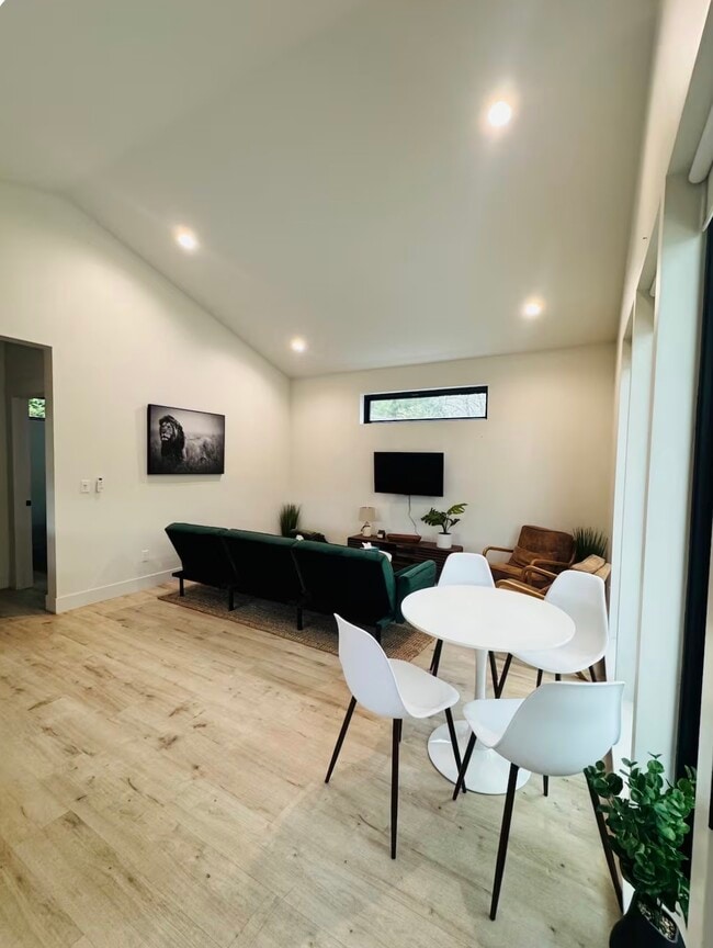 Foto del edificio - 717 Loma St