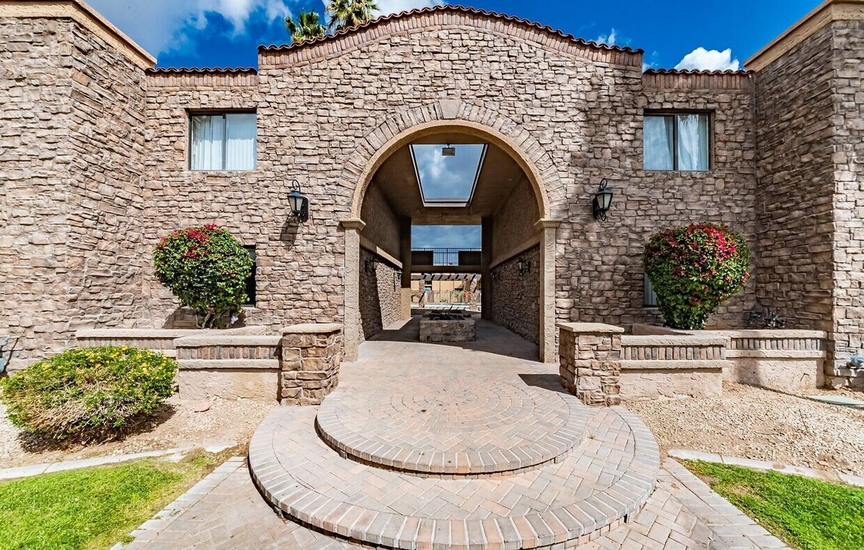 Primary Photo - ***MOVE IN SPECIAL**Prime Location in Scot...