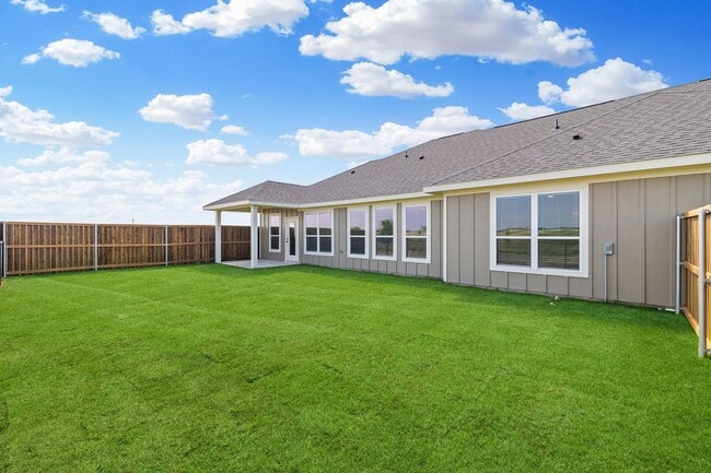 Building Photo - AVAILABLE NOW! NEW LUXURIOUS DUPLEX LOCATED ON 1-ACRE LOT IN MIDLOTHIAN, TX!