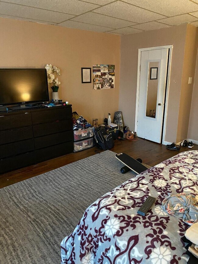 bedroom - 732 S 4th St