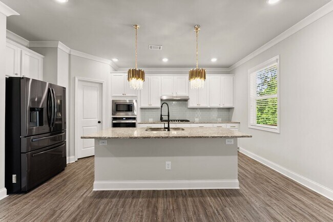 Building Photo - 4656 Silver Oak Dr SW