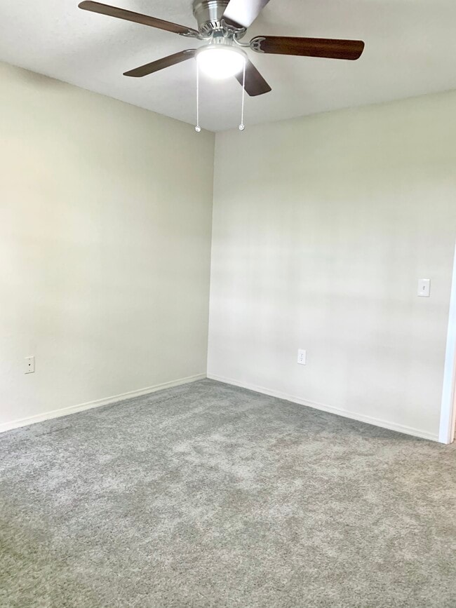 Building Photo - 13803 Fairway Island Dr