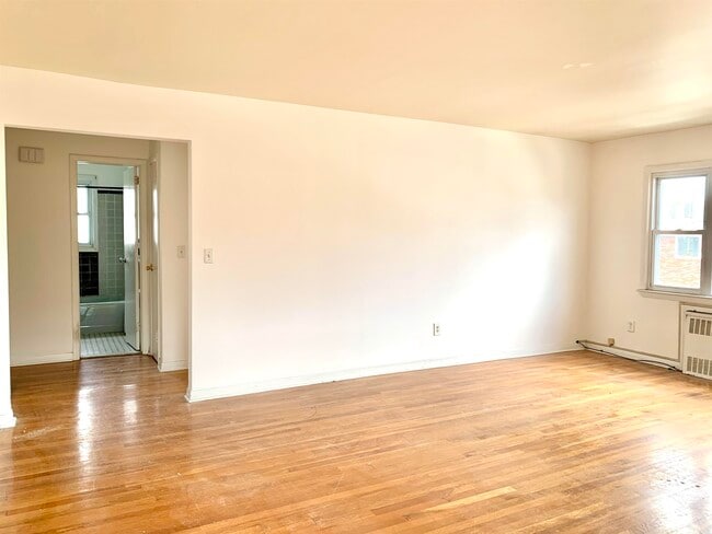 Foto del edificio - 7105 Madison St