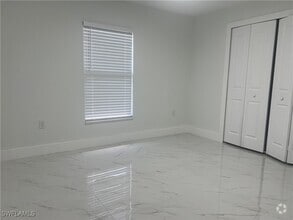 Building Photo - 2403 Dogwood Ave S