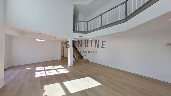 Foto del edificio - COMING SOON: Beautiful 3BD 3.5BA Townhome ...