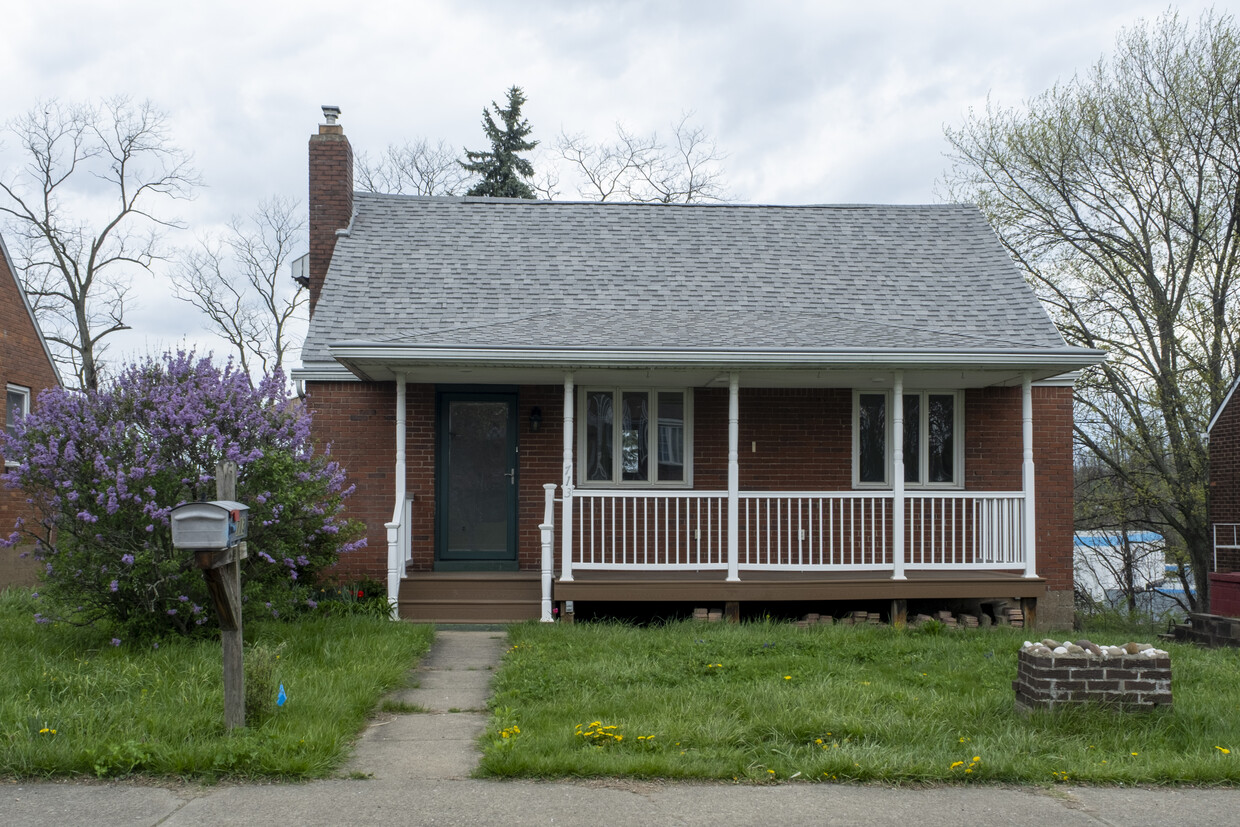 Primary Photo - 713 Overhill Dr