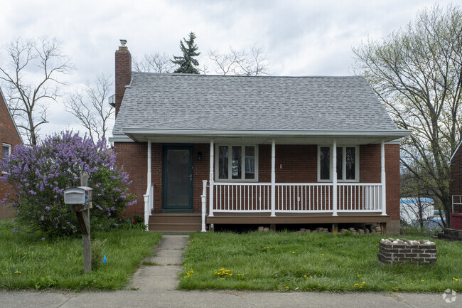 Building Photo - 713 Overhill Dr